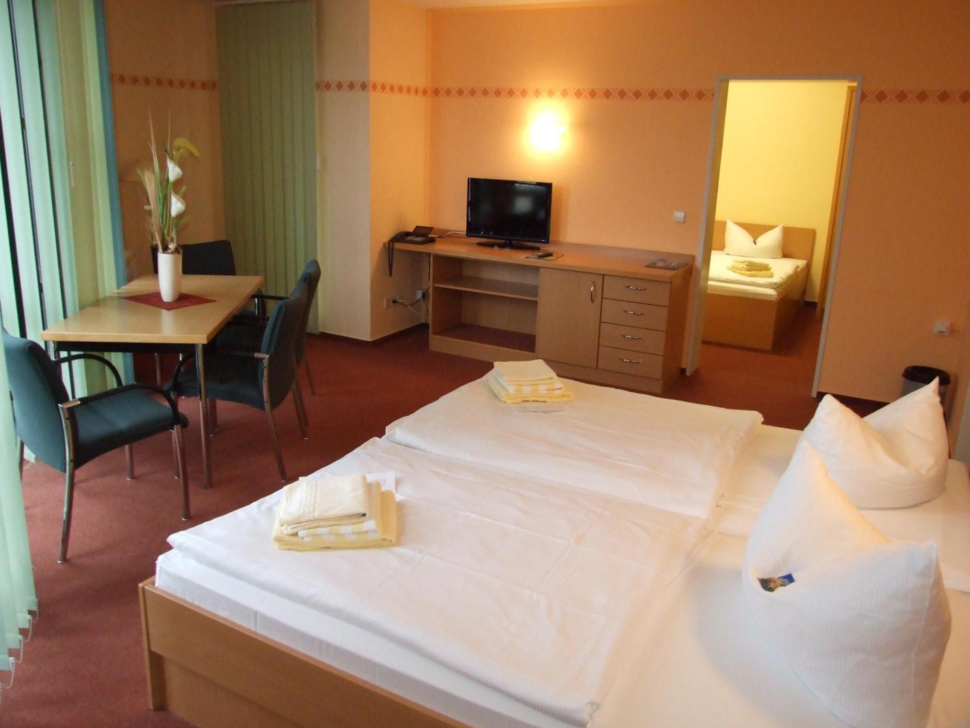 Leag Konferenzcenter Schulungs- Und Tagungshotel Im Spreewald 뤼베나우 외부 사진